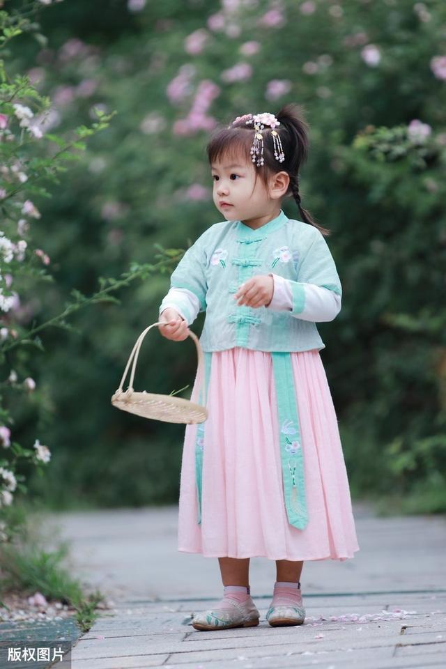 你的育儿经|孩子写的诗“我站在人群里,孤独得就像P上去的”15首孩子写的诗