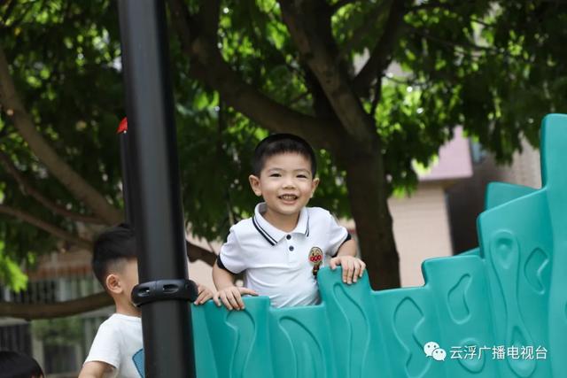 晴空蓝兮|小小小神兽回笼！张张都是表情包，画风“哈哈哈哈哈”