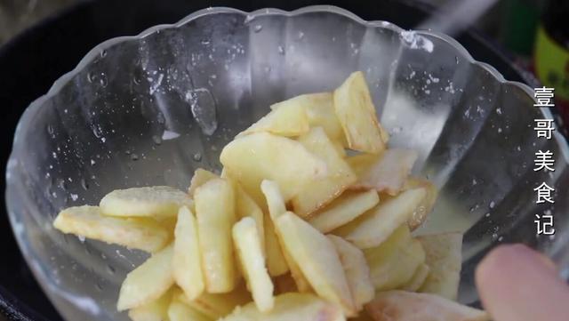 平菇加土豆一起做，真是太解馋了，天天吃都不腻，比红烧肉还香