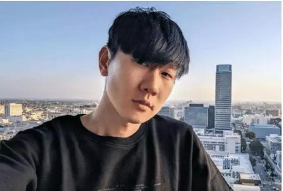 原形毕露 : 彭于晏苦追7年,林俊杰单恋10年,“痴情男神”的女神究竟有多美?|故人不舍