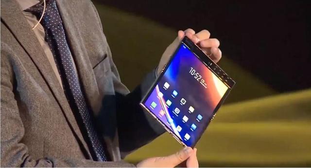 环球网▲柔宇科技发布全新5G折叠屏手机FlexPai 2