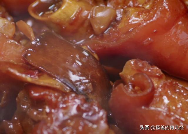 香煎馒头搭配酱香猪脚，孩子爱吃的居家美食，软烂鲜香，美味解馋