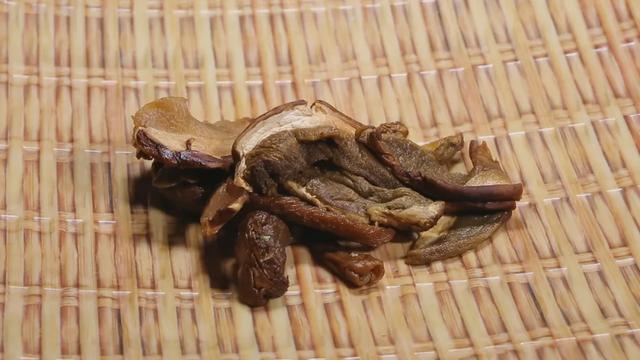 肝脏|手上一个变化，是肝在求救！4种天然养肝王，常吃补肝防病