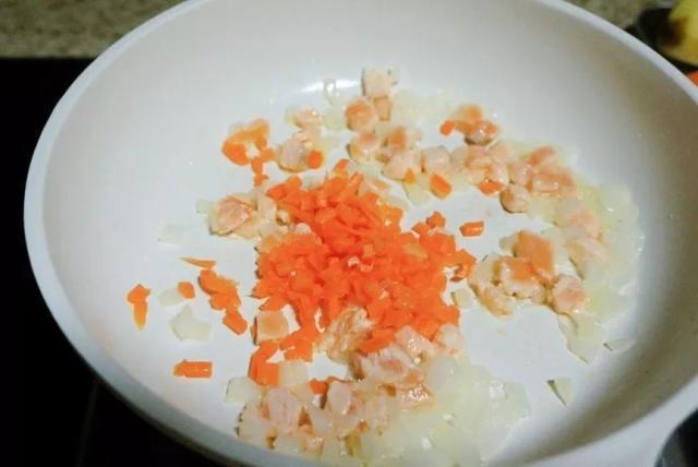 你的育儿经▲这道宝宝辅食，10分钟完成，有丰富的DHA，让宝宝越吃越聪明！