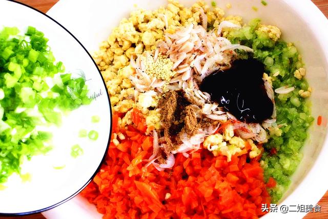 包白菜馅饺子，牢记“2放2不放”，饺子鲜嫩多汁，解馋又好吃