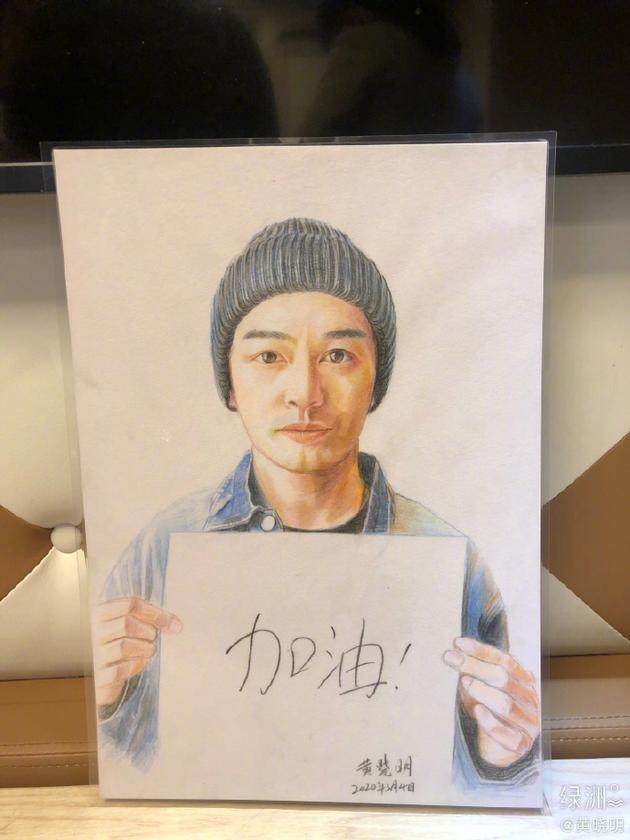 中国青年网：黄晓明收到抗疫前线医生送的画 发文表示感谢