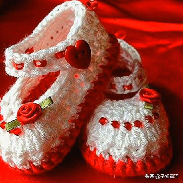 你的育儿经@家有女宝宝的好幸福！看看这位妈妈给宝宝织的鞋子，好漂亮啊