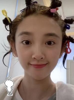 超级宝妈：唐艺昕不愧“樱桃女神”，孕期素颜状态好，网友：求孕期保养秘籍