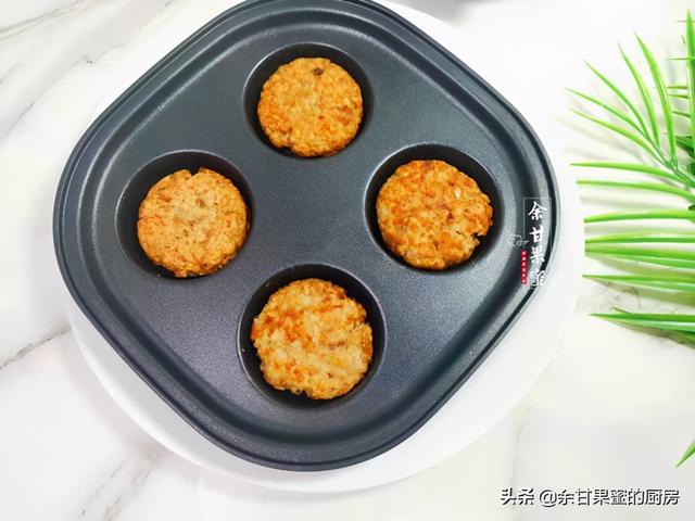 莲藕肉饼，不用油炸，简单几步就可上桌，外酥里嫩，又光盘