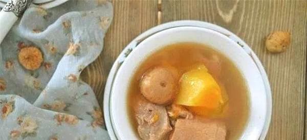 [你的育儿经]金牌月嫂分享的3道月子汤，味道清淡又滋补，孕妈喝了奶水浓又多