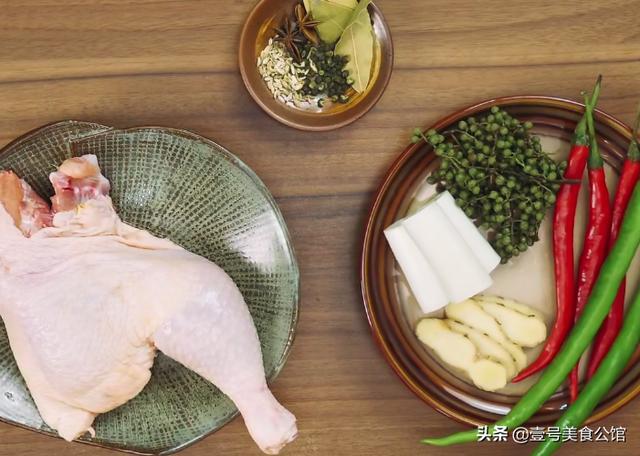 居家分享藤椒鸡的简单做法，鲜辣味美，肉嫩多汁，解馋的家常美食