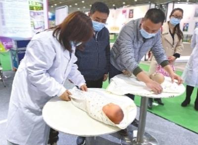 宝宝|“妇儿健康馆”逛得最多的居然是男将们