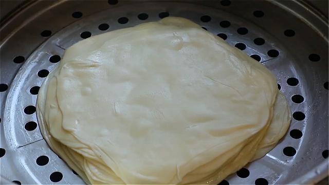 教你1根萝卜2个鸡蛋做馅饼，不用和面，皮薄馅大，香酥多汁真香