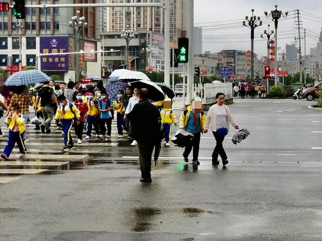 亲亲一家人|【曝光台】家长，您好！请不要把您的不文明行为传染给孩子