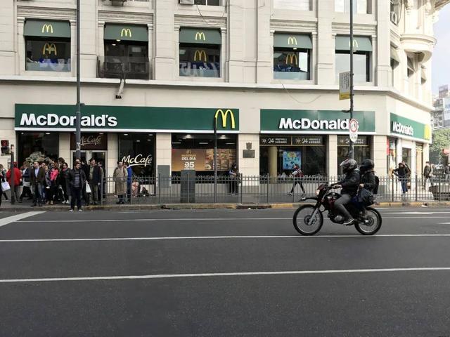 为什么欧洲的麦当劳颜色是绿色的？