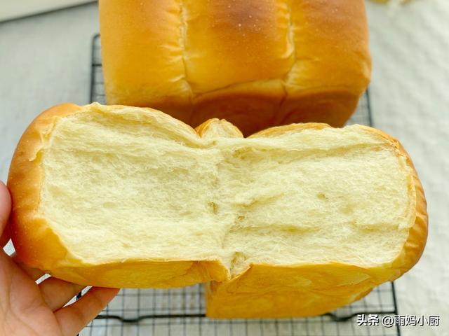 分享一款柔软拉丝的炼奶吐司，手撕吃最好，详细配方建议收藏
