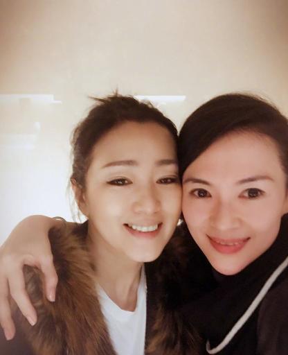 资讯早知道@红人馆 | 赵丽颖的头只有你的口罩一半大