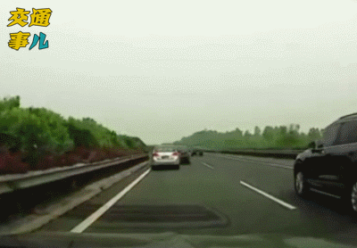 一组动图警示你:加塞儿插队遭人厌,变道并线留余地