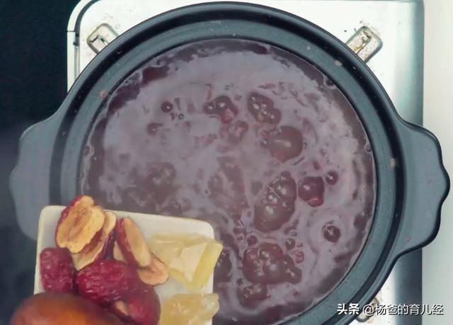 分享一款椰奶红枣红豆汤，甜香丝滑，营养美味，孩子特爱吃