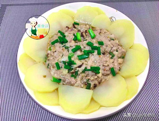 特别适合冬天吃的一道蒸菜，蒸一蒸就好，鲜香美味，营养还不上火