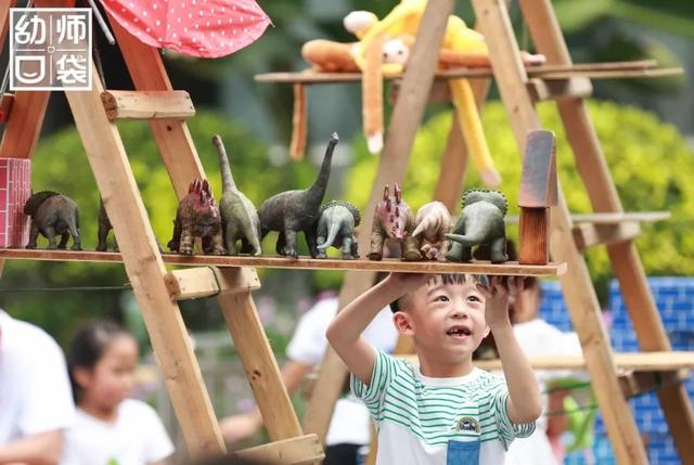 你的育儿经|当建构区搬到了户外，孩子能搭出一整个世界