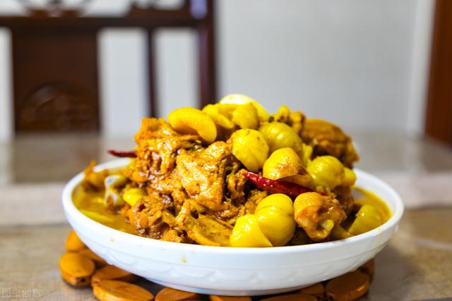 冬天是吃板栗的季节，教你这样做板栗，香甜美味下饭，比肉还好吃