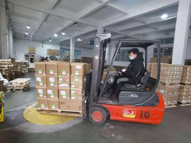 公司|连续十年不打烊！华松物流为松江综保区企业提供“无休”服务