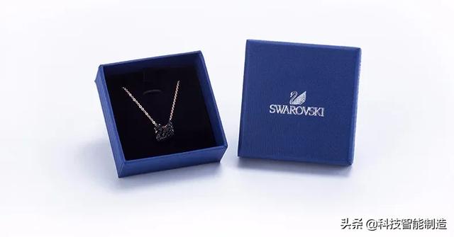 时尚探究社施华洛世奇火了125年的奢侈品牌，人造玻璃，价格却堪比天然水晶