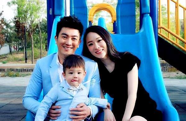 超级宝妈@父母经常在孩子面前秀恩爱，对孩子有什么影响？