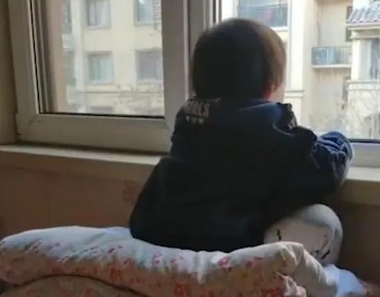 超级宝妈▲千万不要阻止孩子看电视，不然……