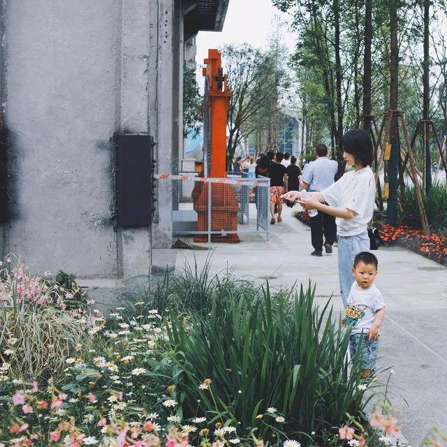 「超级宝妈」三位潮妈的亲子穿搭秘籍，教你做街上最吸睛的母子/母女