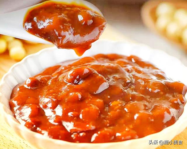 黄豆酱和豆瓣酱有何区别？原来用法、味道区别甚大，用错等于毁菜