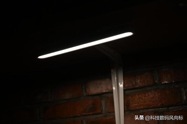 静能做台灯，动可变手电，倍思磁吸宿舍灯体验