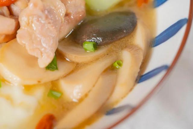 降温吃它温补又舒坦！两种油煮一碗面，鲜香浓郁超