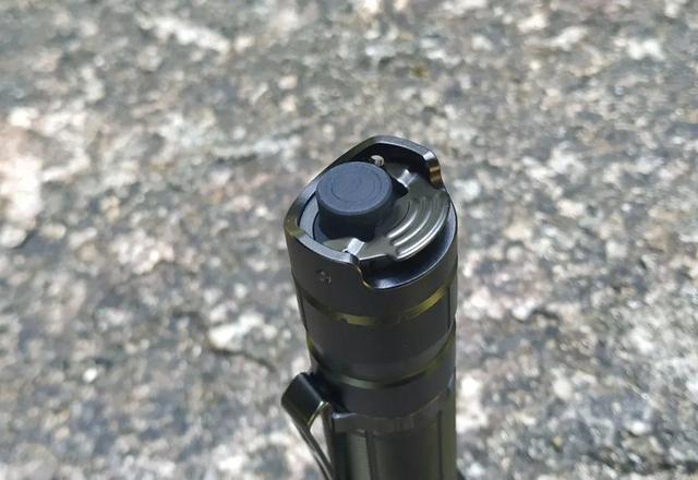 战术手电评测｜性价比之王，新兵入手体验首选