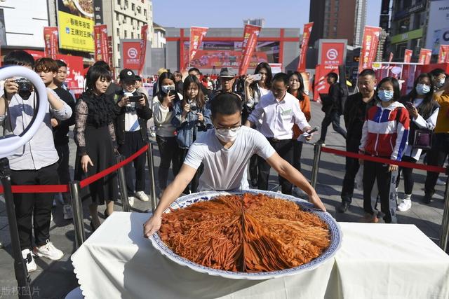 辣条远销至海外，深受各界人士喜爱，日本现为辣条出口第一大国