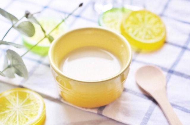 大眼睛的女孩|8个月宝宝体重23斤，体检时被医生批：米糊没什么营养，要少吃