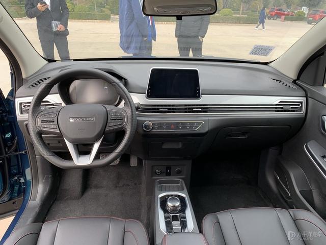 纯电MPV+小型SUV 大运两款新车亮相