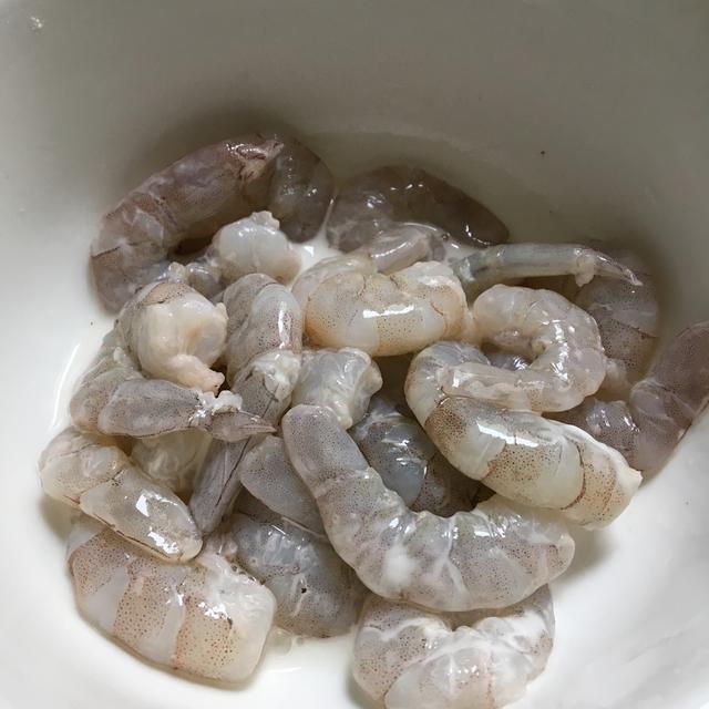 金沙虾，一个鲜字说不完，一口咬到底，才知道外酥里嫩是什么意思