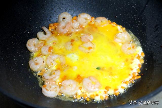 自己做的菠萝饭好吃又实惠，果香浓郁口感丰富，每一口都是享受