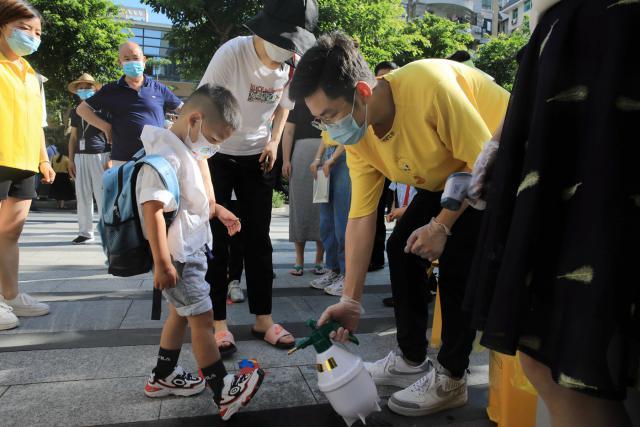 新华网客户端|图集|小萌娃“回笼”,深圳1537所幼儿园今日开园