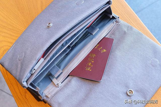 宜丽客手包、数码收纳包，秋冬季节小哥哥、小姐姐出行的最爱