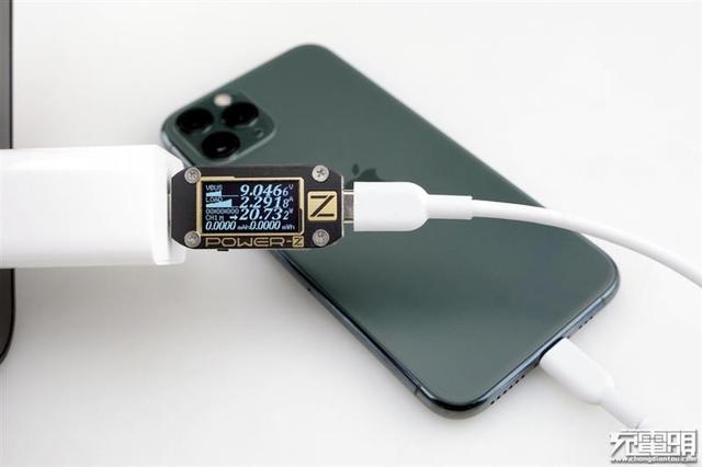 #环球网#体积缩减27% 小米65W PD充电器评测