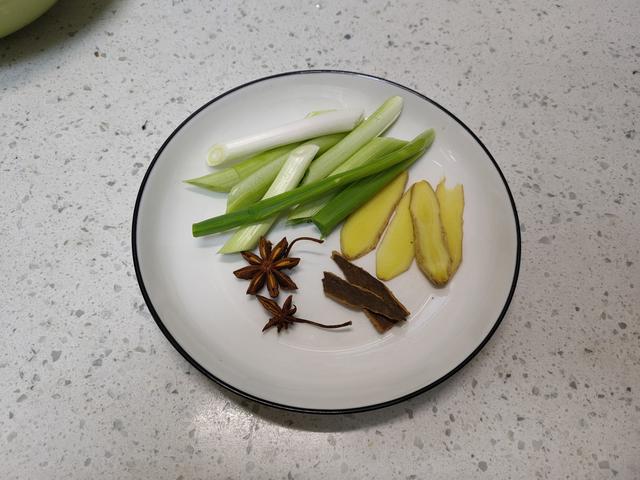 红烧肉，记住“2不放2窍门”，肉香十足、软糯入味，不柴不油腻