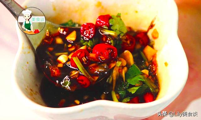 煮白灼虾时，沸水下锅就错了，大厨教你一招，虾肉鲜嫩多汁又不腥