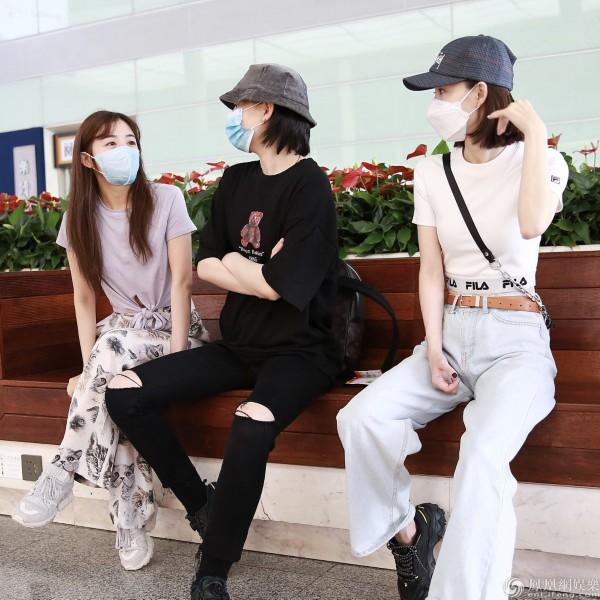 影视交流地|姐姐组团！张含韵与王丽坤比腰 李斯丹妮晒战利品仨人聊太嗨