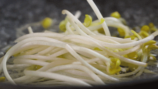 3分钟就能学会，欲罢不能的酸辣粉，秒杀街边小吃店