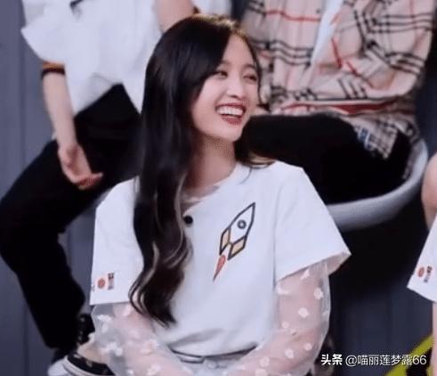 吃橘子的丸子|吴宣仪穿短裤学滑冰，她不小心摔倒在地上后，膝盖画面不忍直视