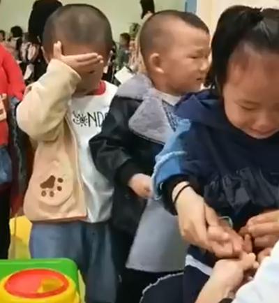 你的育儿经|幼儿园大型“采血”现场，全体萌娃哭成一片，看的人都乐了