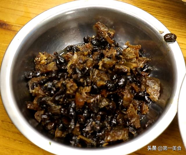 酒店畅销菜，鱼罐头配豆芽炒2分钟就成菜！超好吃